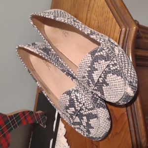 Vionic Snakeskin Pattern Flats